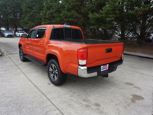 Used 2017 Toyota Tacoma SR5 image 19