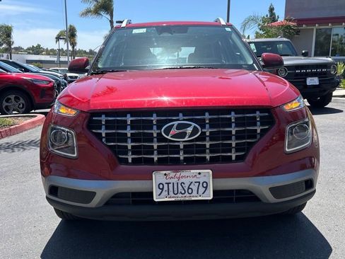 Used 2025 Hyundai Venue SEL FWD image 4