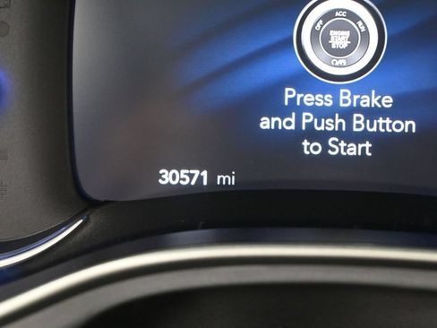 Used 2024 Chrysler Pacifica Limited FWD image 13