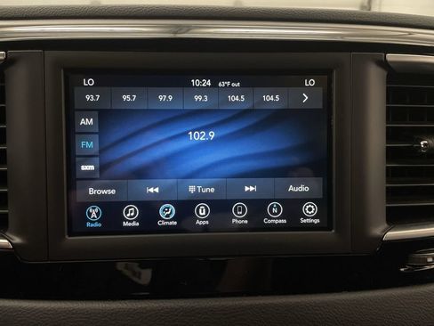 Used 2018 Chrysler Pacifica Touring Plus w/ S Appearance Package FWD image 7