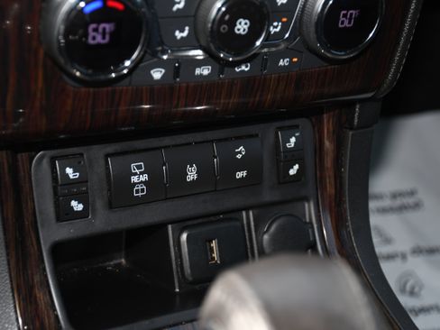 Used 2017 Chevrolet Traverse LT image 14