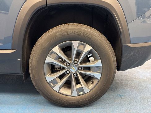 New 2026 Chevrolet Equinox LT w/ Convenience Package II AWD/4WD image 17