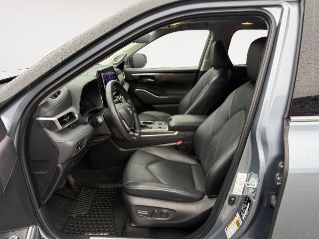 Used 2023 Toyota Highlander Platinum AWD/4WD image 11