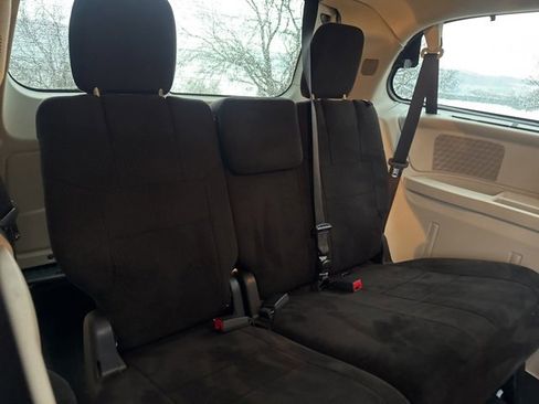 Used 2013 Dodge Grand Caravan SXT w/ UConnect Hands-Free Group image 12