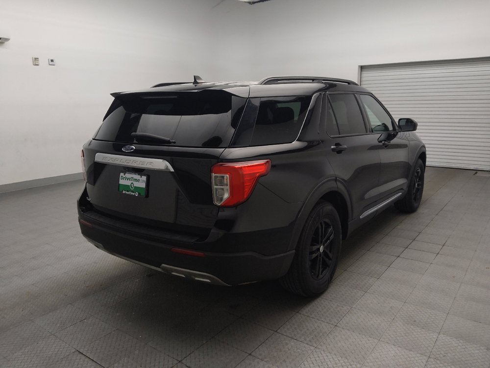 Used 2023 Ford Explorer XLT w/ Equipment Group 202A RWD image 9