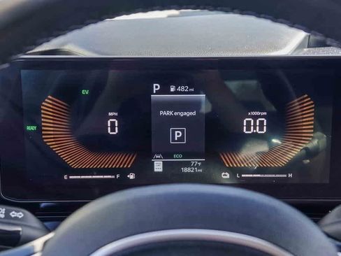 Certified 2025 Kia Carnival LXS image 25