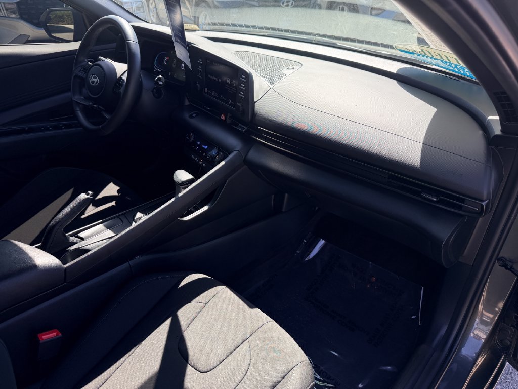 Certified 2025 Hyundai Elantra Sport FWD image 9