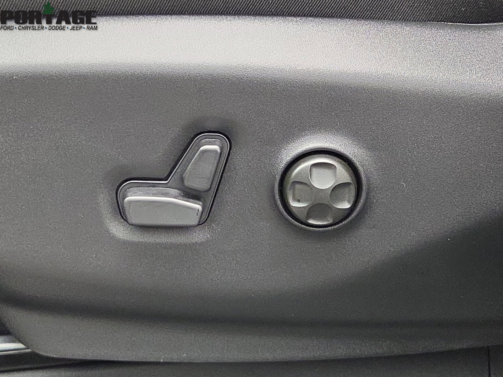 New 2027 Chrysler Pacifica Select AWD/4WD image 16