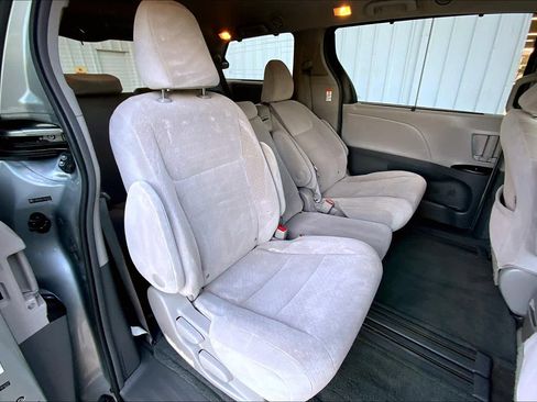Used 2015 Toyota Sienna LE FWD image 19