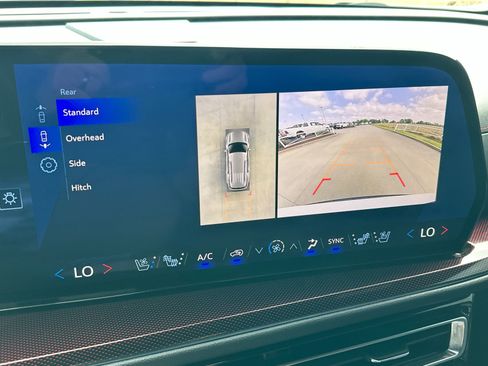 Used 2025 Chevrolet Traverse RS image 17