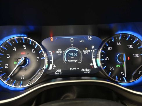 Used 2024 Chrysler Pacifica Touring-L FWD image 33