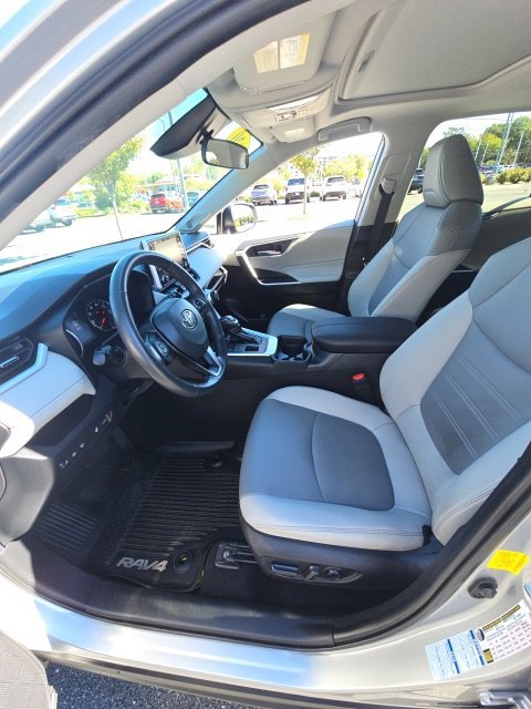 Used 2020 Toyota RAV4 XLE Premium AWD/4WD image 17