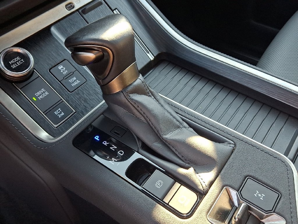 Used 2024 Lexus GX 550 w/ Accessory Package (Z1) AWD/4WD image 16