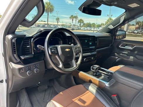 Used 2024 Chevrolet Silverado 1500 High Country w/ High Country Premium Package AWD/4WD image 12
