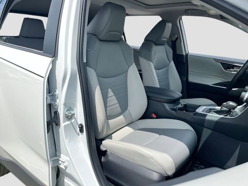 Used 2021 Toyota RAV4 XLE Premium FWD image 26