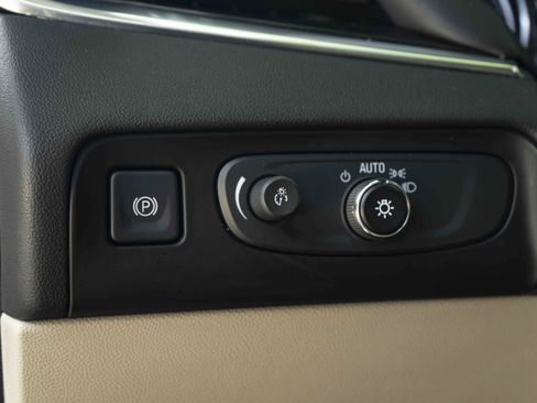 Used 2019 Buick Enclave Essence FWD image 39
