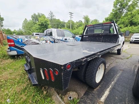 Used 2001 Ford F550 2WD Regular Cab Super Duty image 2