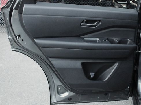 Certified 2024 Nissan Pathfinder S image 17