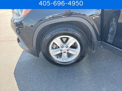 Used 2020 Chevrolet Trax LT w/ LT Convenience Package FWD image 36