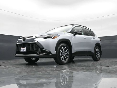 Used 2025 Toyota Corolla Cross AWD Hybrid w/ Moonroof Package image 24