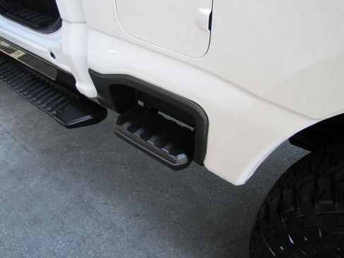 Used 2023 Ford F250 XLT w/ FX4 Off-Road Package image 38