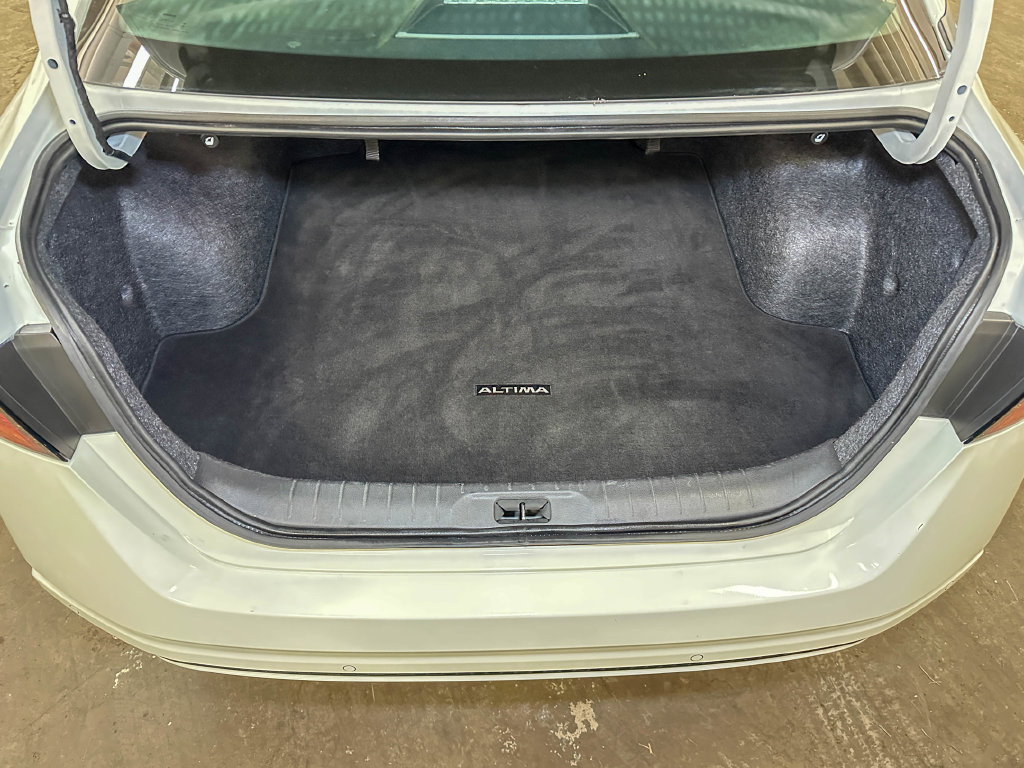 Used 2025 Nissan Altima 2.5 SV AWD/4WD image 17