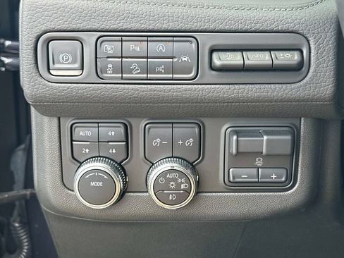 Used 2024 GMC Yukon XL Denali w/ Advanced Technology Package AWD/4WD image 12