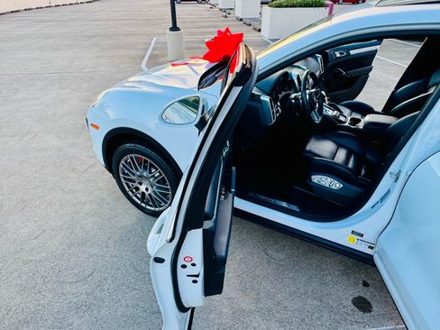 Used 2015 Porsche Cayenne Turbo image 64