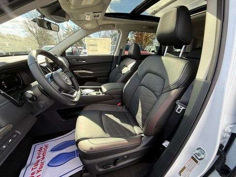 New 2025 Nissan Pathfinder Platinum w/ Cargo Package image 12