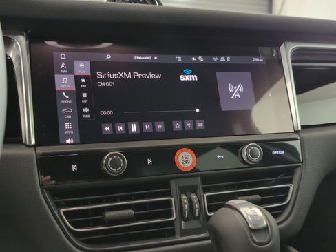 Certified 2025 Porsche Macan image 23