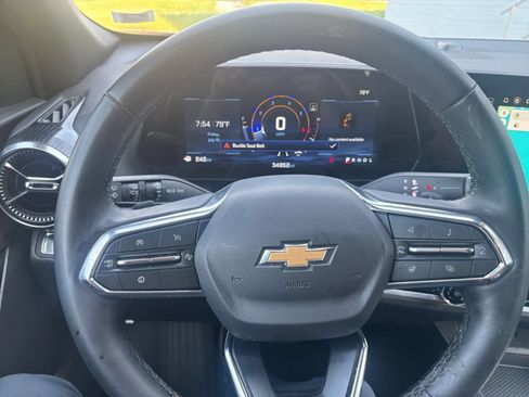 Used 2025 Chevrolet Equinox LT FWD image 34