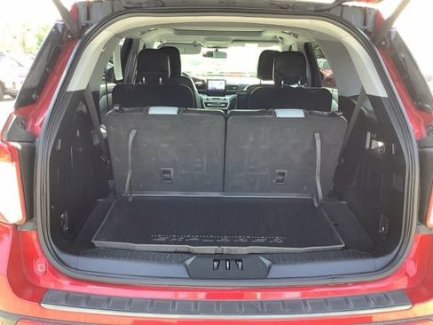 Used 2021 Ford Explorer XLT w/ Equipment Group 202A AWD/4WD image 12