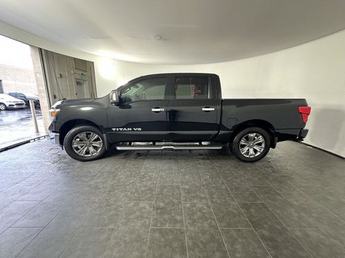 Used 2019 Nissan Titan SV w/ SV Convenience Package AWD/4WD image 9
