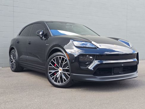 Certified 2025 Porsche Macan 4S Electric AWD/4WD image 7