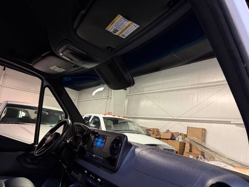 Used 2020 Freightliner Sprinter 2500 image 24