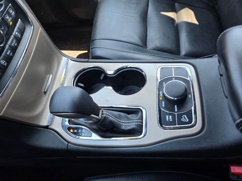 Used 2017 Jeep Grand Cherokee Limited image 12