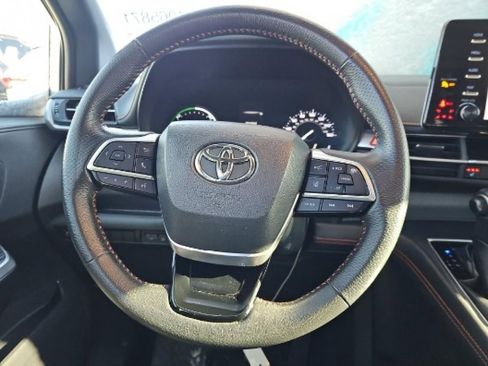 Used 2021 Toyota Sienna XSE image 14