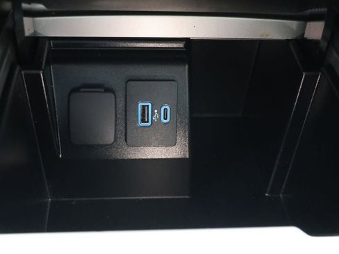 Used 2022 Ford Explorer XLT w/ Equipment Group 202A image 27