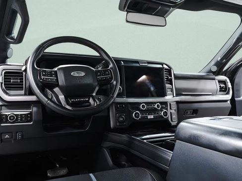 Used 2025 Ford F250 Platinum image 30