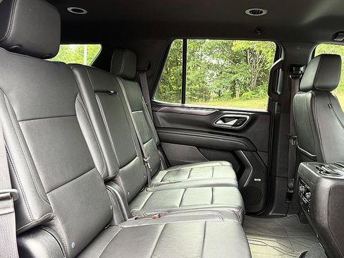 Used 2022 Chevrolet Tahoe LT w/ Luxury Package AWD/4WD image 13