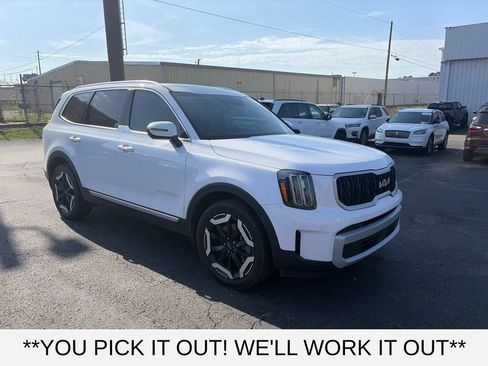 Used 2024 Kia Telluride EX w/ EX Captain's Chair Package AWD/4WD image 1