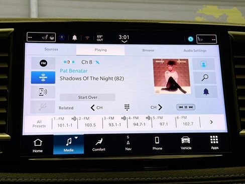 Used 2024 Chrysler Pacifica Select image 9