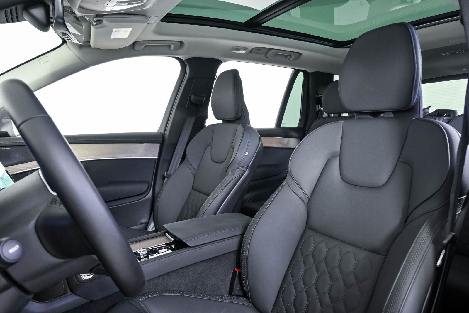Certified 2026 Volvo XC90 B6 Plus AWD/4WD image 5