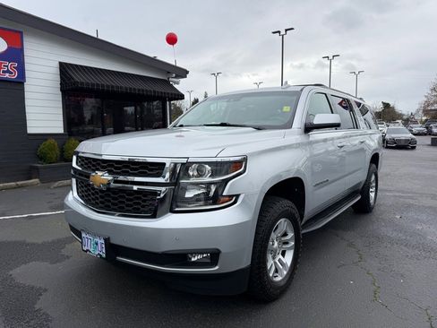Used 2019 Chevrolet Suburban LT image 2