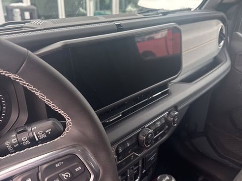 Used 2025 Jeep Wrangler Unlimited Sahara w/ Safety Group image 19