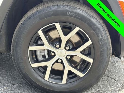 Used 2023 Jeep Grand Cherokee L Limited AWD/4WD image 33