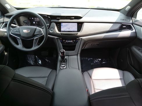 Used 2024 Cadillac XT5 Premium Luxury w/ Technology Package AWD/4WD image 16