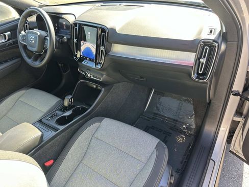 Certified 2025 Volvo XC40 B5 Core image 26