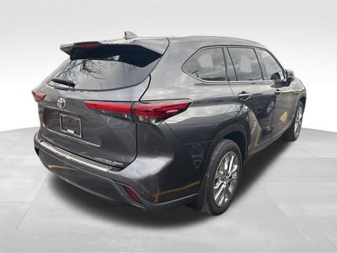 Used 2023 Toyota Highlander Limited image 5