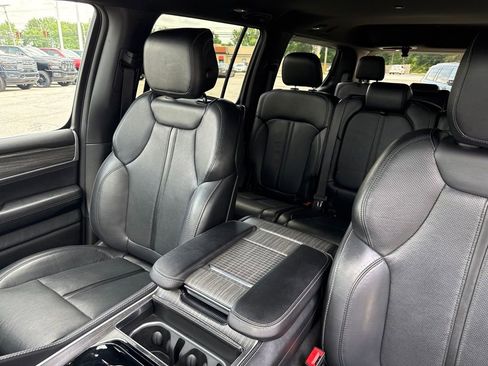 Used 2024 Jeep Wagoneer Series II w/ Flexible Seating Group AWD/4WD image 40